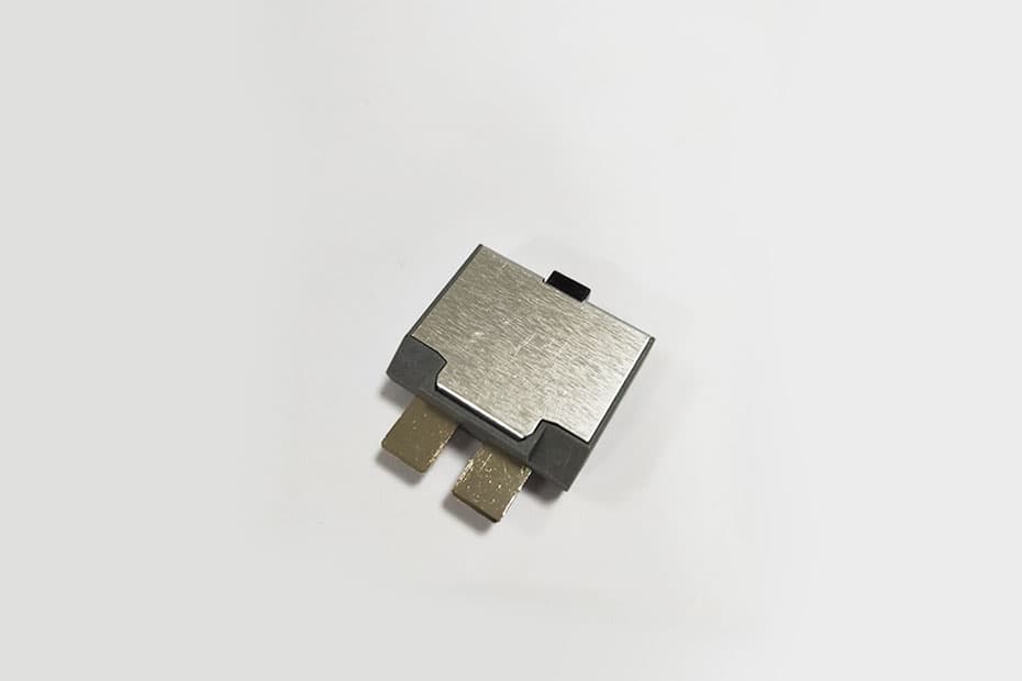 17 Series Push-to-Reset Circuit Breaker