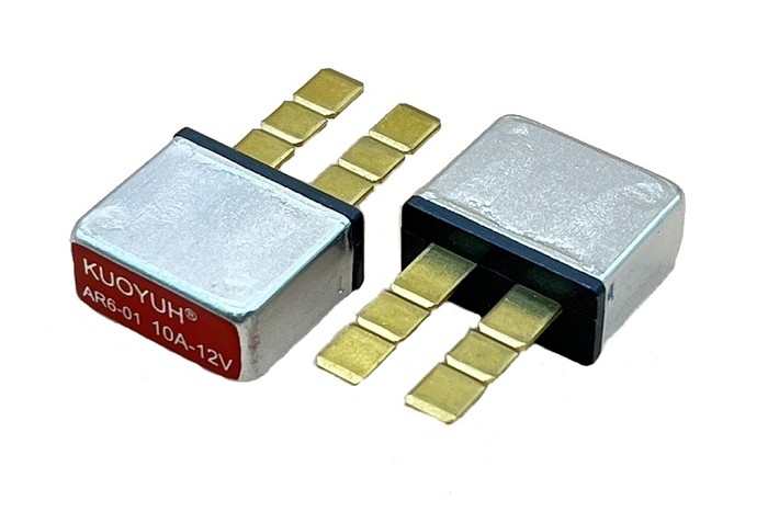 KUOYUH AR6 Series 10A -12V Automotive Circuit Breaker