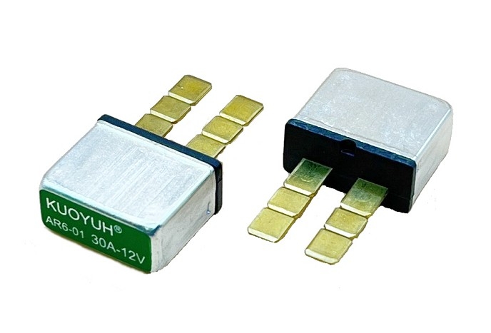 KUOYUH AR6 Series 30A -12V Automotive Circuit Breaker