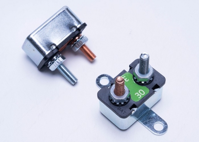 KUOYUH AR Series 30A Metal Cover Auto-Reset-Circuit Breaker