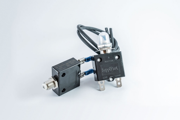 KUOYUH 98 Series Push Button Circuit Breaker