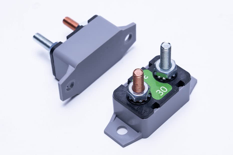 Qiilu Circuit Breaker Reset Fuse Holder,50Amp -100Amp Circuit Breaker Reset Fuse Holder Car Boat Fuse Holder Waterproof 12-24V New 50A Standard